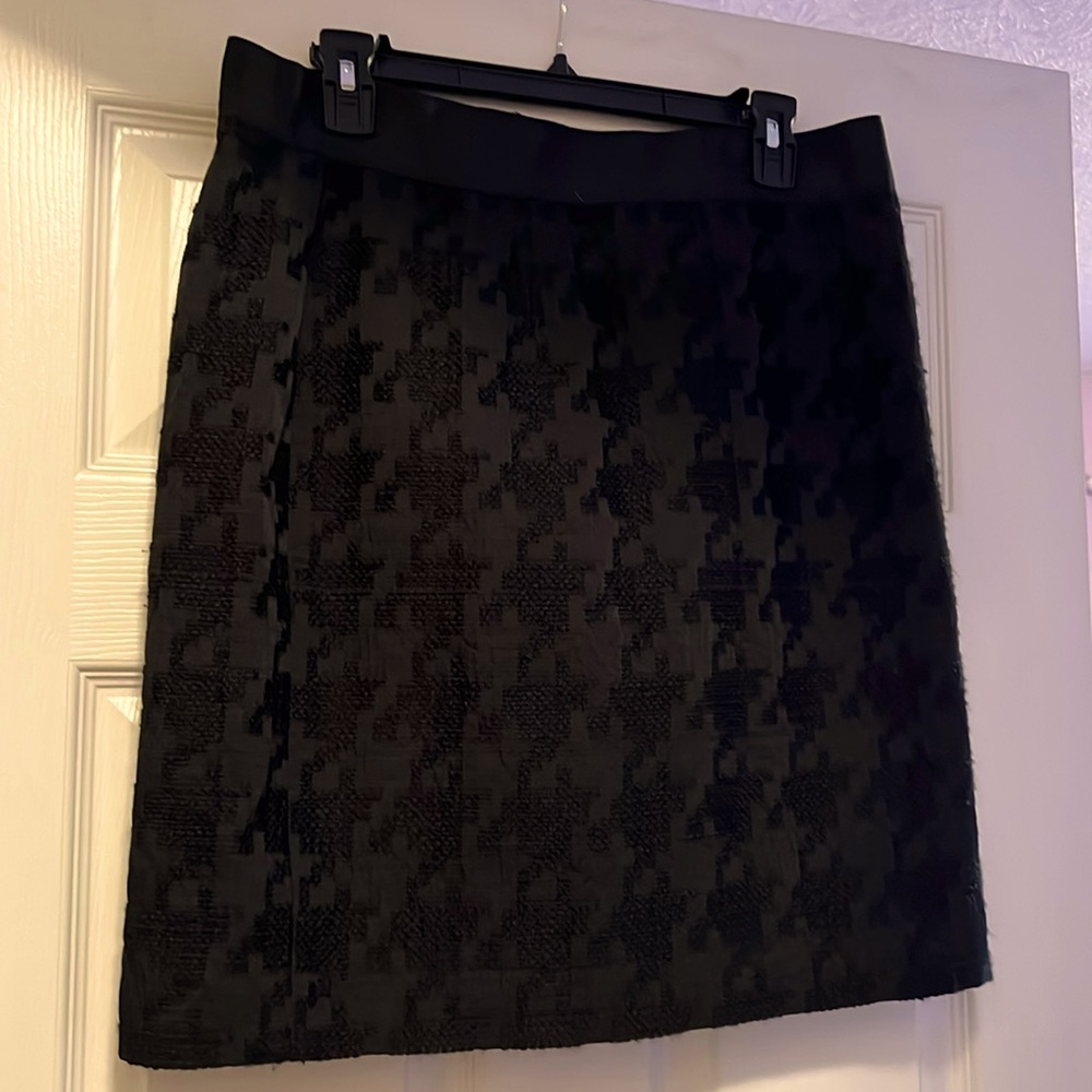 LOFT fully lined textured black skirt
